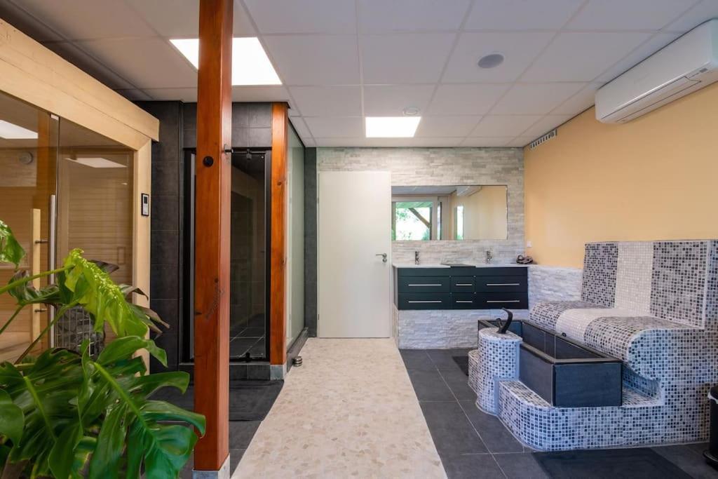 Wellness Studio Tiel Met Sauna En Jacuzzi Exteriör bild